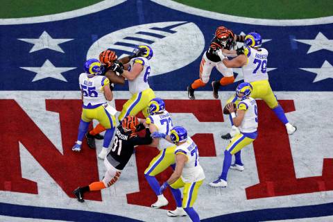 Los Angeles Rams quarterback Matthew Stafford (9) passes against the Cincinnati Bengals during ...