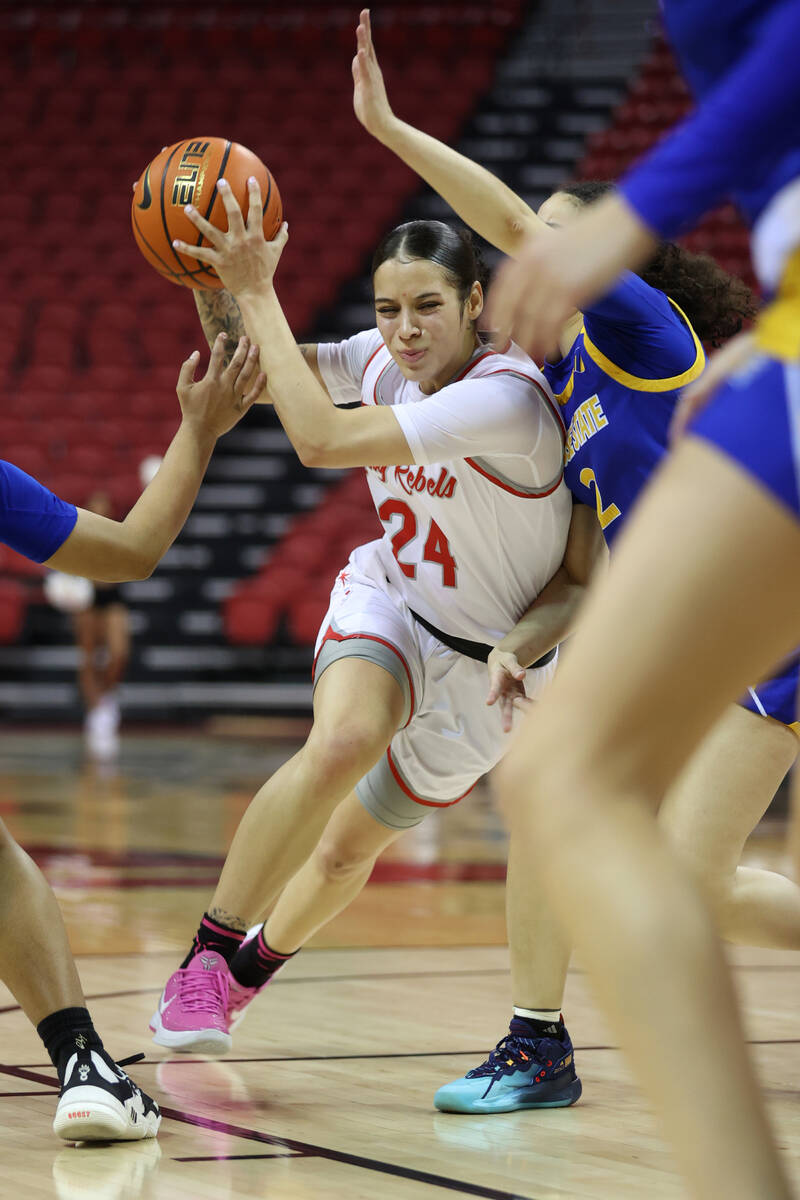 UNLV Lady Rebels Essence Booker (24) dribbles the ball to the hoop under pressure from San Jose ...