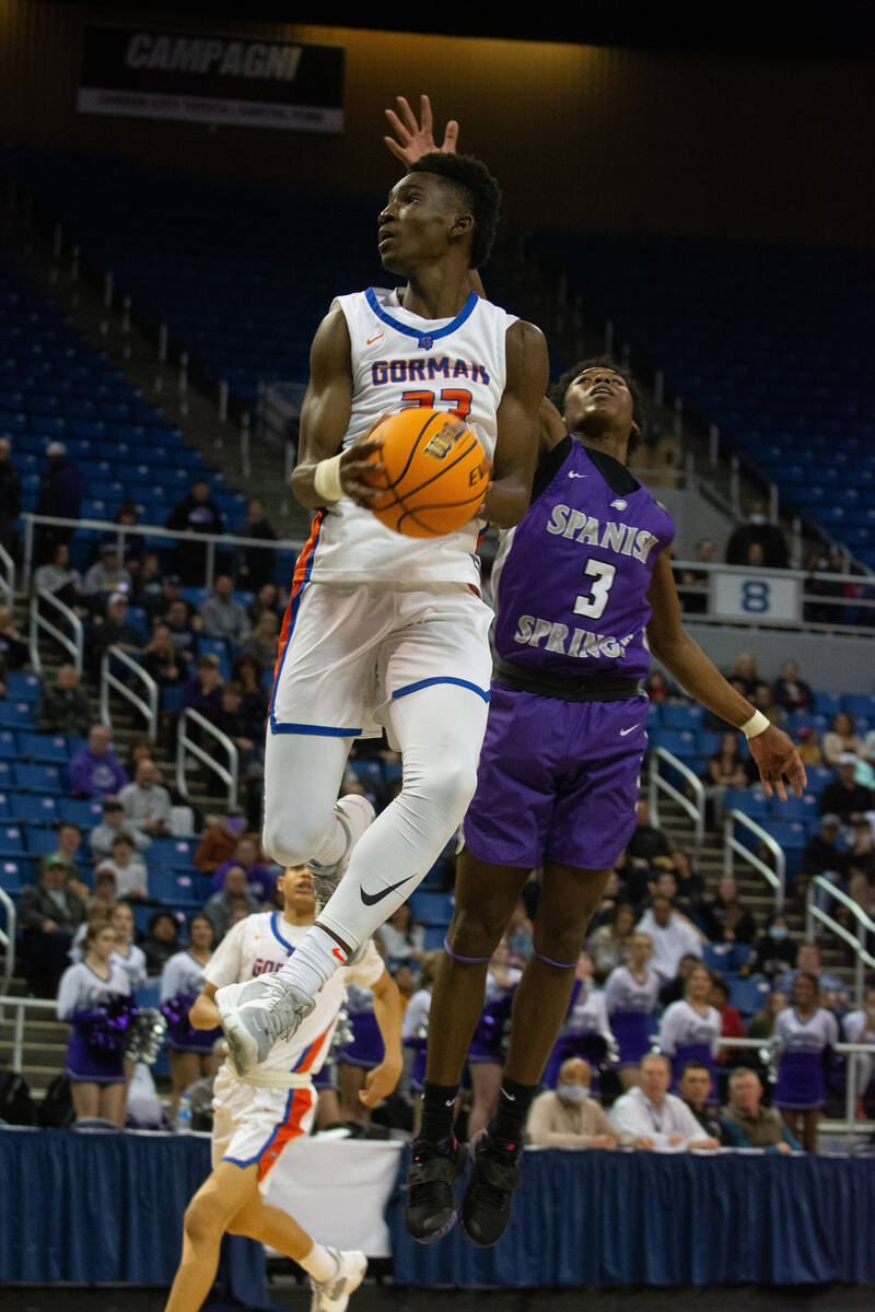 Bishop GormanÕs Christopher Nwuli drives to the basket during the NIAA Class 5A boys baske ...