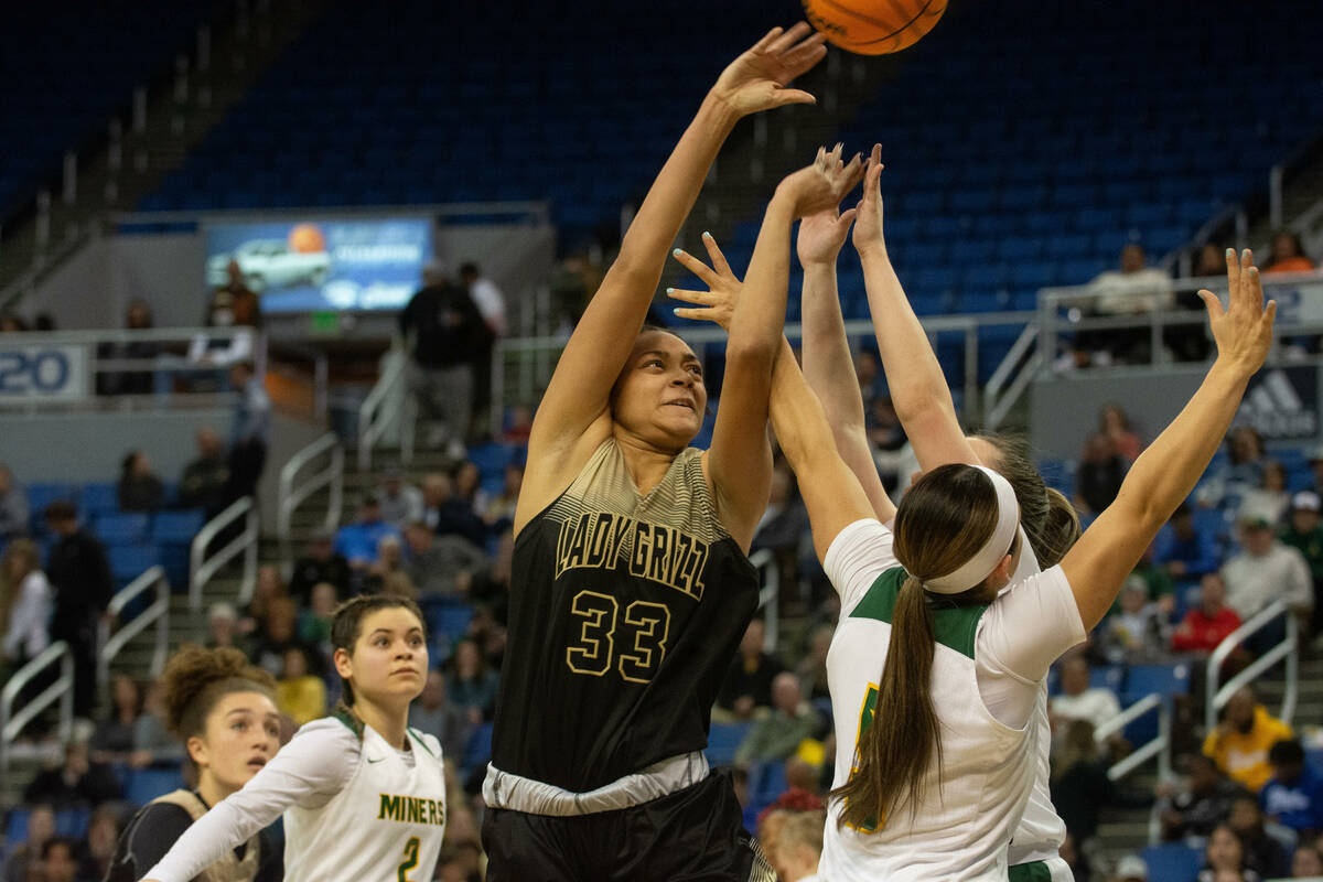 Spring ValleyÕs Briana Green shoots over a Bishop Manogue defender during the NIAA Class 5 ...
