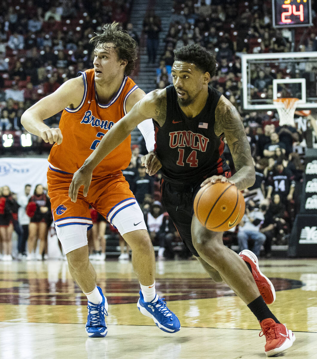 UNLV Rebels forward Royce Hamm Jr. (14) drives past Boise State Broncos forward Tyson Degenhart ...