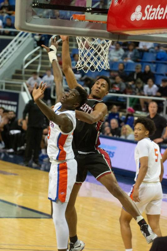 LibertyÕs Aaron Price shoots of Bishop Gorman defender Christopher Nwuli during the NIAA C ...