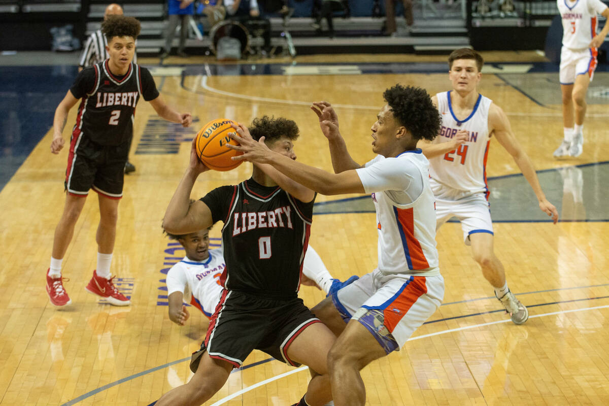 Bishop GormanÕs Christopher Nwuli guards LibertyÕs Andre Porter during the NIAA Class ...