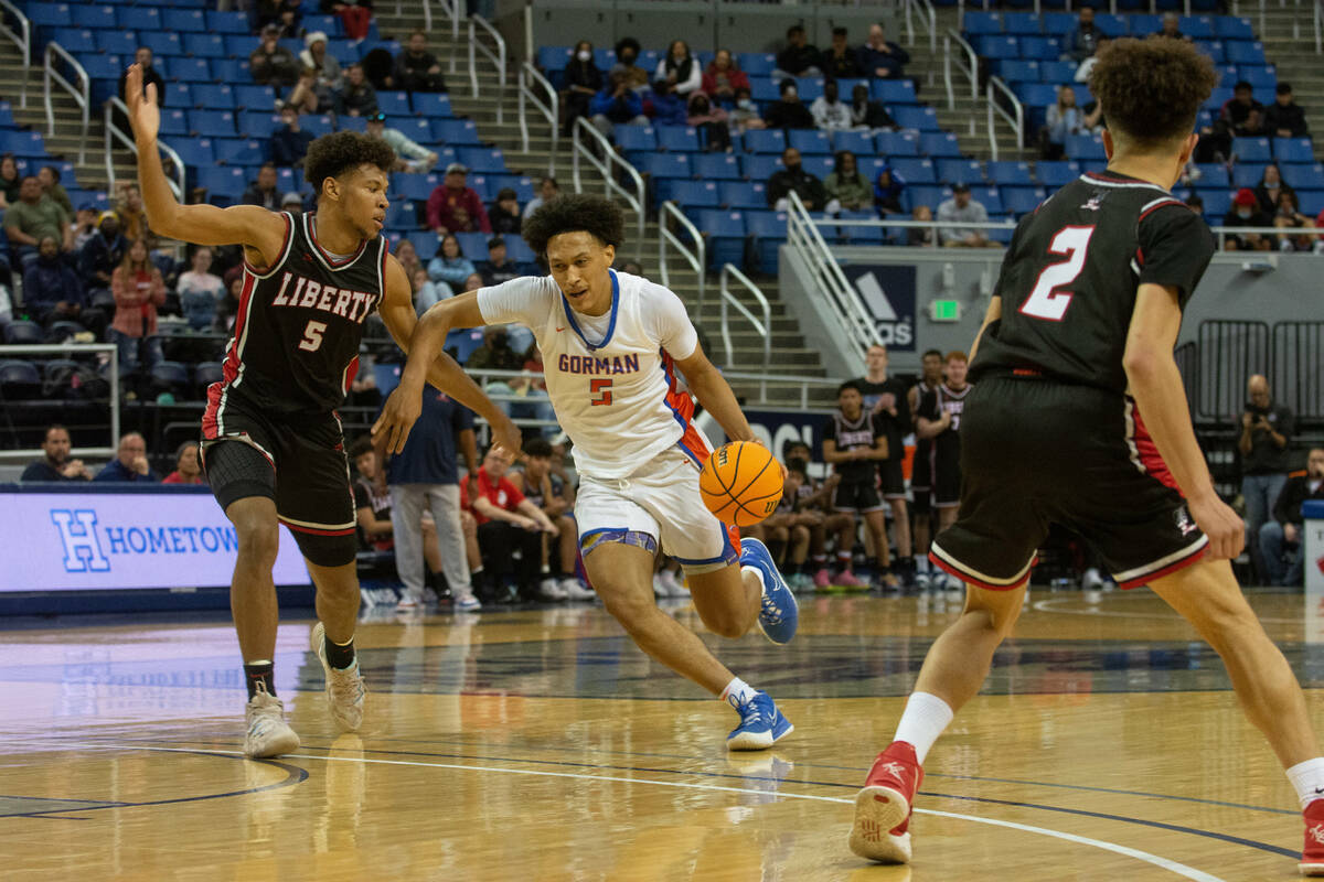 Bishop GormanÕs Darrion Williams dribbles into Liberty defender Joshua Jefferson during th ...