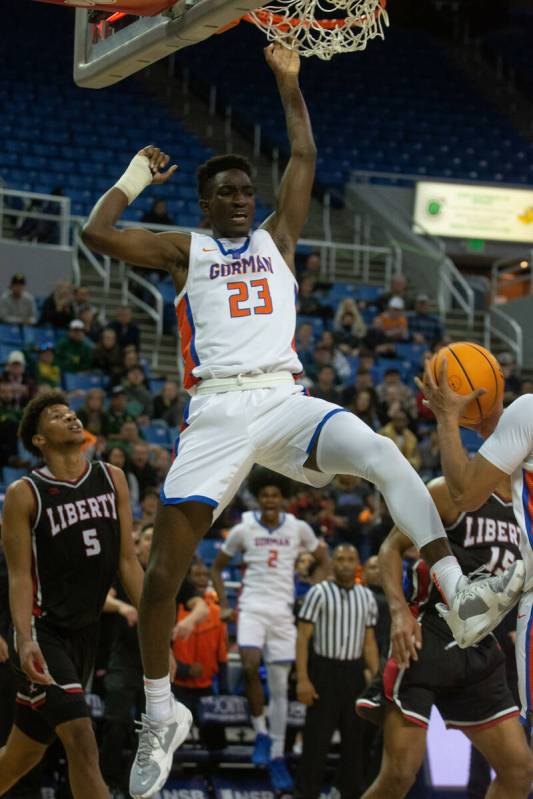 Bishop GormanÕs Christopher Nwuli dunks against Liberty High School during the NIAA Class ...