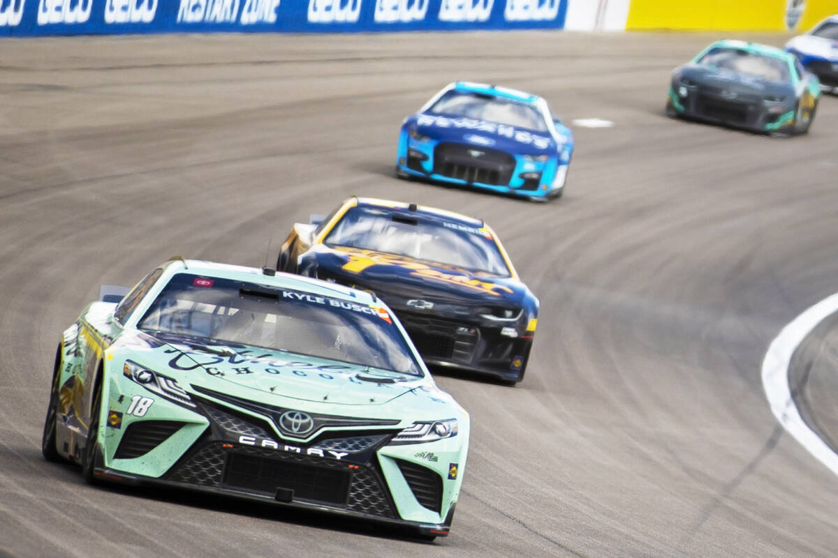Kyle Busch curses Alex Bowman after losing lead in Las Vegas NASCAR