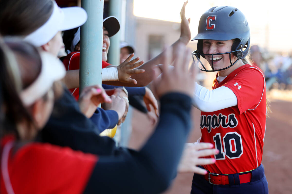 Coronado’s Charlotte Pietrzak (10) celebrate with her team after scoring a run against L ...