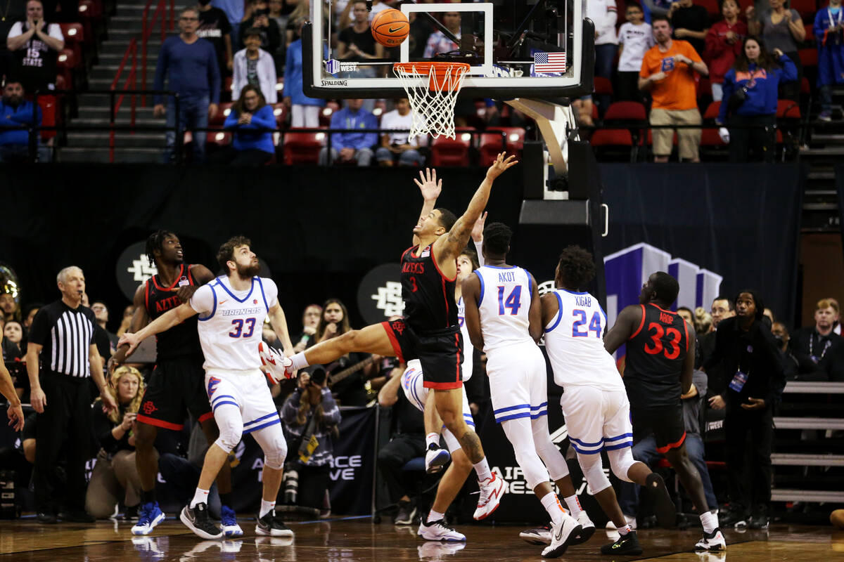 Boise State Broncos defends a shot by the San Diego State Aztecs in the last play of the Mounta ...