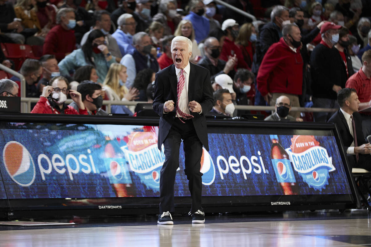 Davidson head coach Bob McKillop encourages his team to play defense during the second half of ...