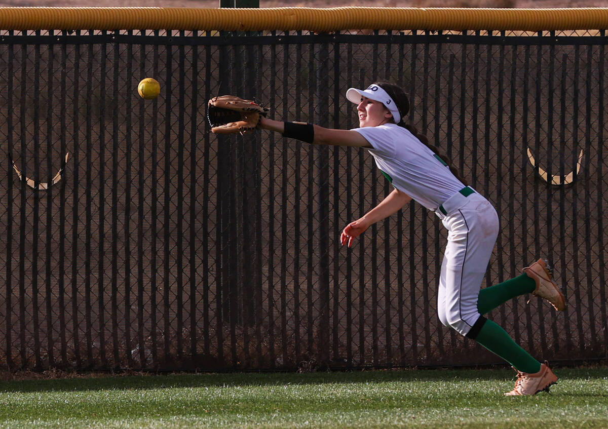 Palo Verde’s Alexis Millsop (3) dives to try and make a catch during a girls high school ...