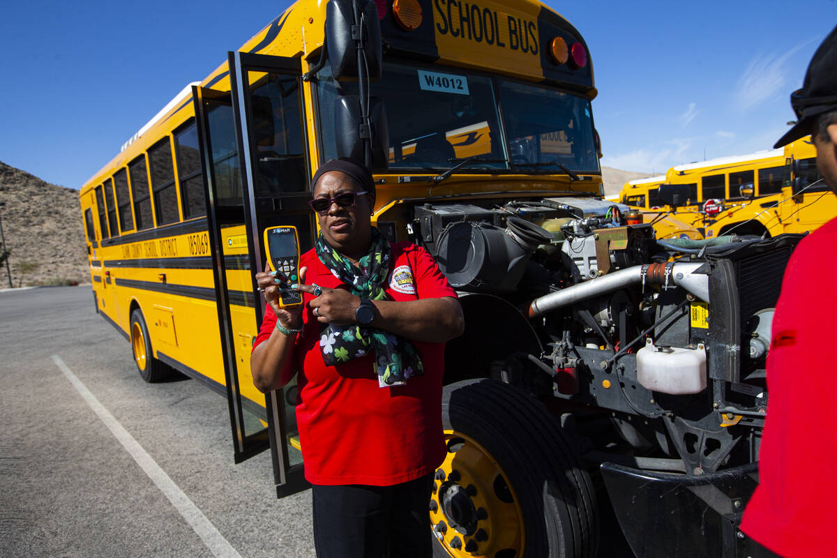 CCSD menaikkan gaji sopir bus sekolah untuk mengatasi kekurangan
