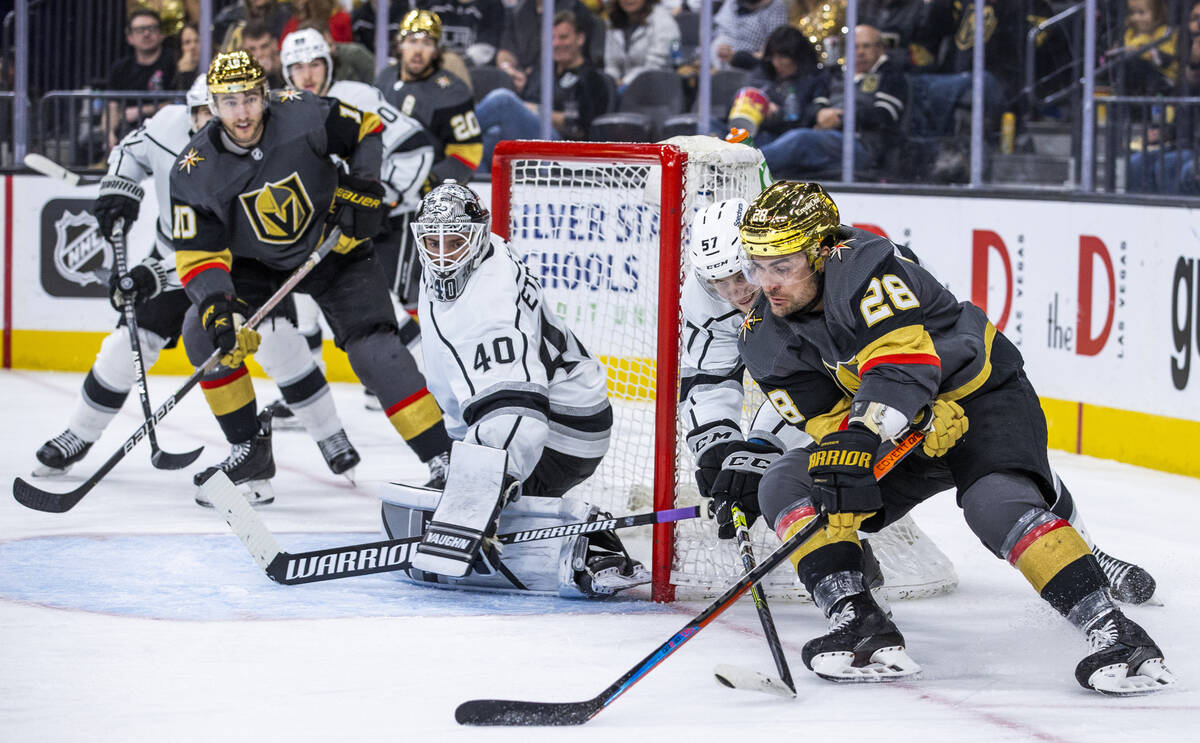 Golden Knights left wing William Carrier (28) attempts a wrap around shot attempt with Los Ange ...