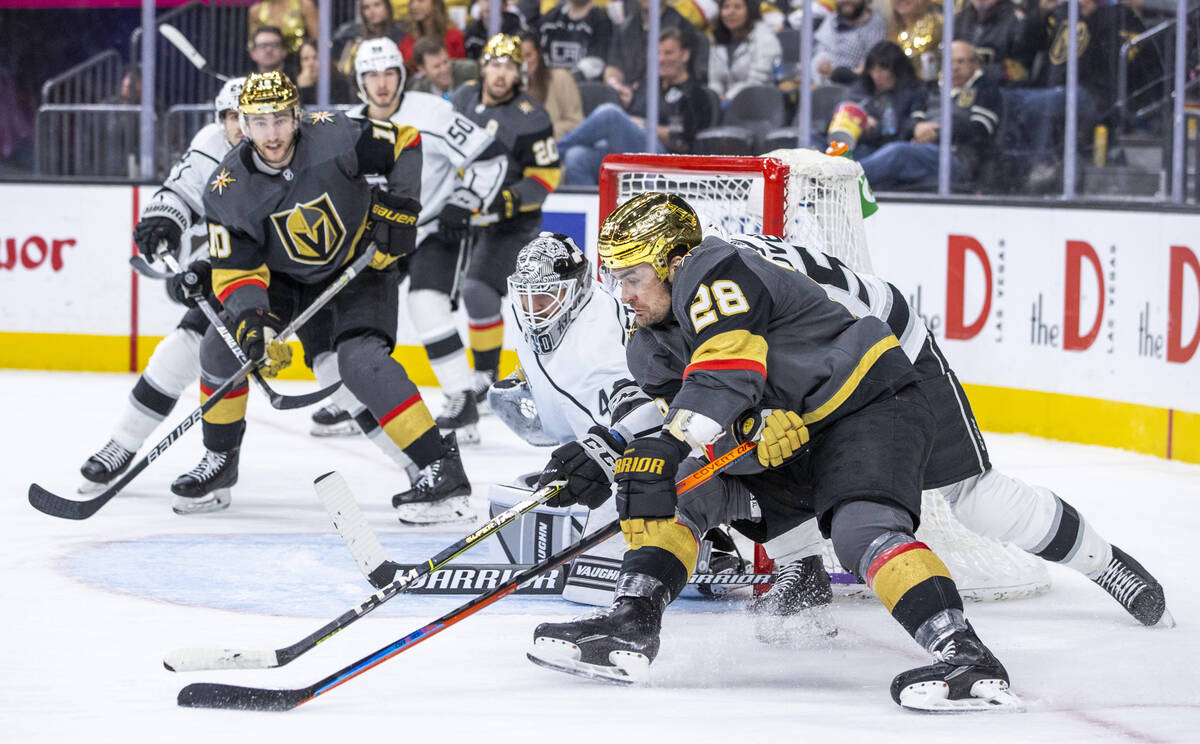 Golden Knights left wing William Carrier (28) attempts a wrap around shot attempt with Los Ange ...