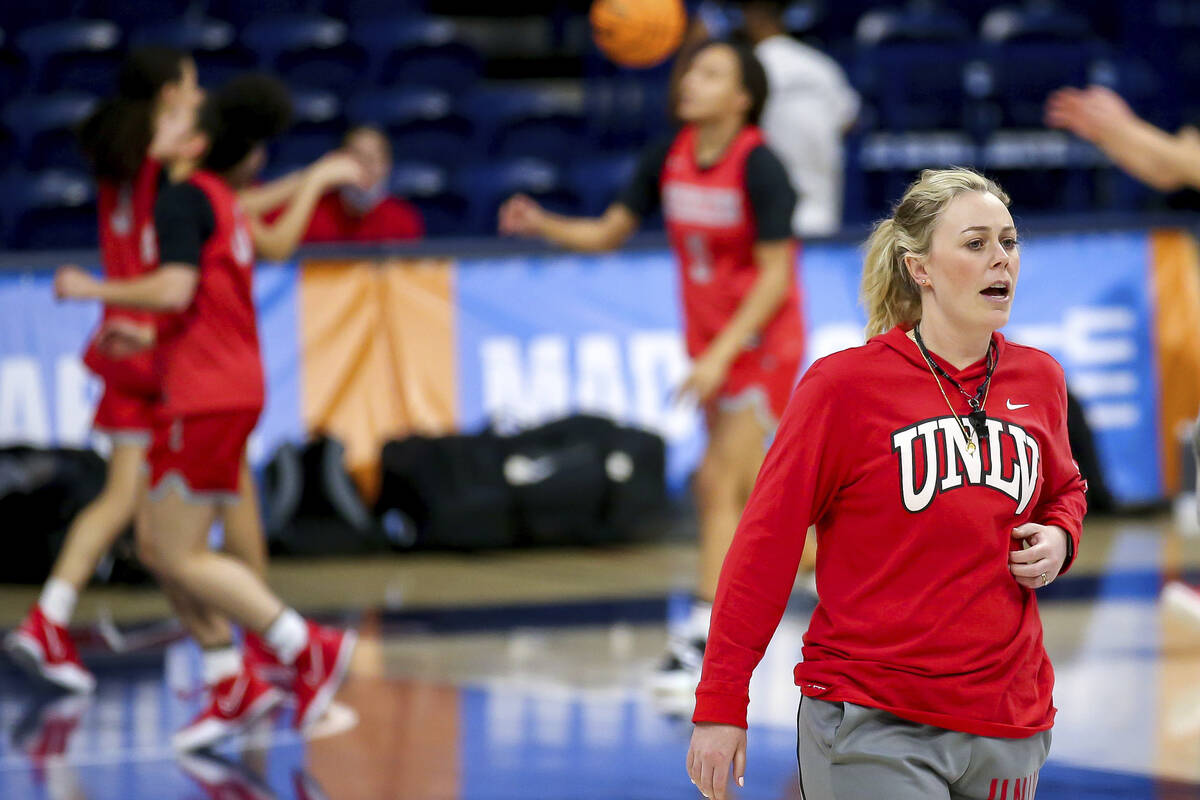 UNLV, Desi-Rae Young gagal di babak pertama turnamen NCAA