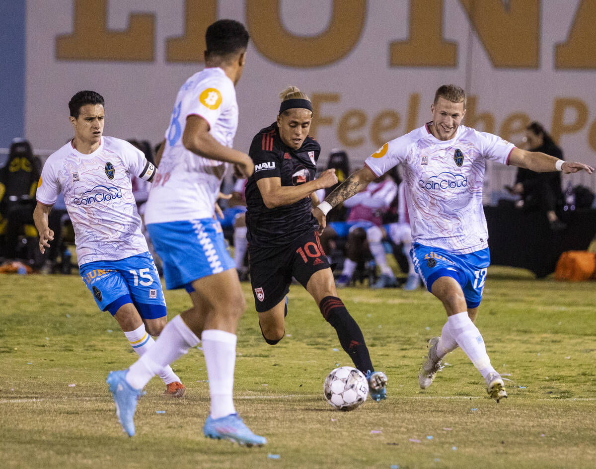 Phoenix Rising’s forward Arturo Rodriguez (10) dribbles between Las Vegas Lights’ ...