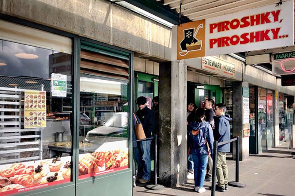 Toko roti populer Rusia Piroshky Piroshky membuka pop-up di Las Vegas Valley.  (Piro...