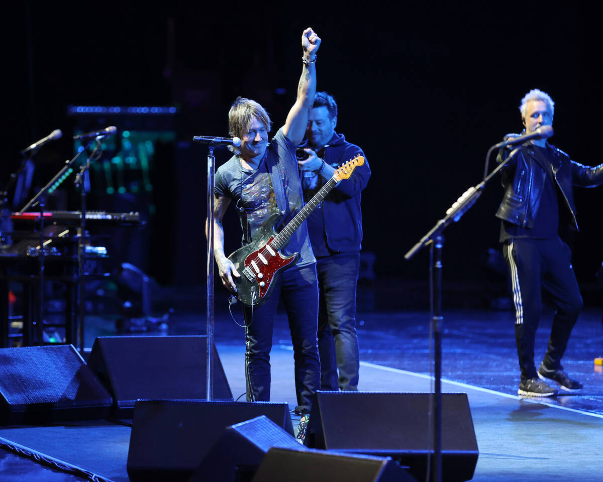 Caesars resident artist Keith Urban shouts out to 30 guitar students from Las Vegas Academy dur ...