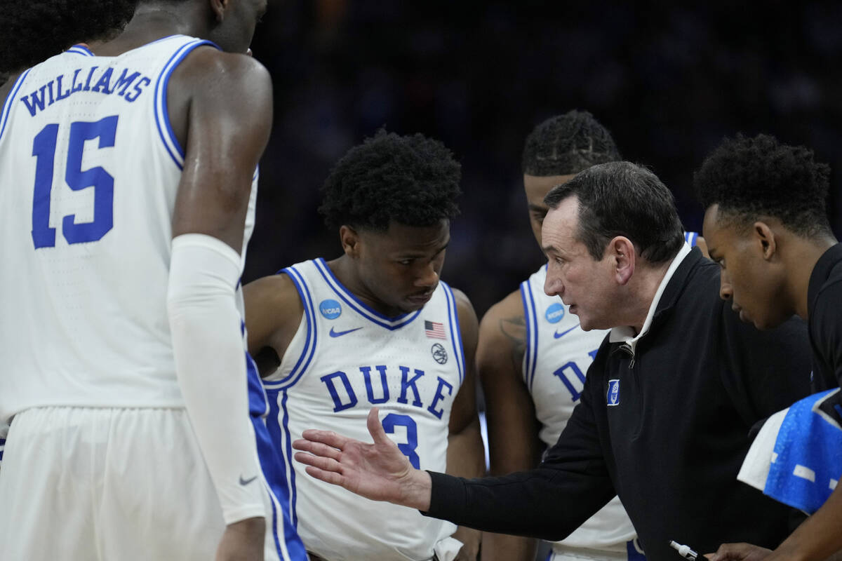 Duke head coach Mike Krzyzewski, second from right, huddles with players during the second half ...