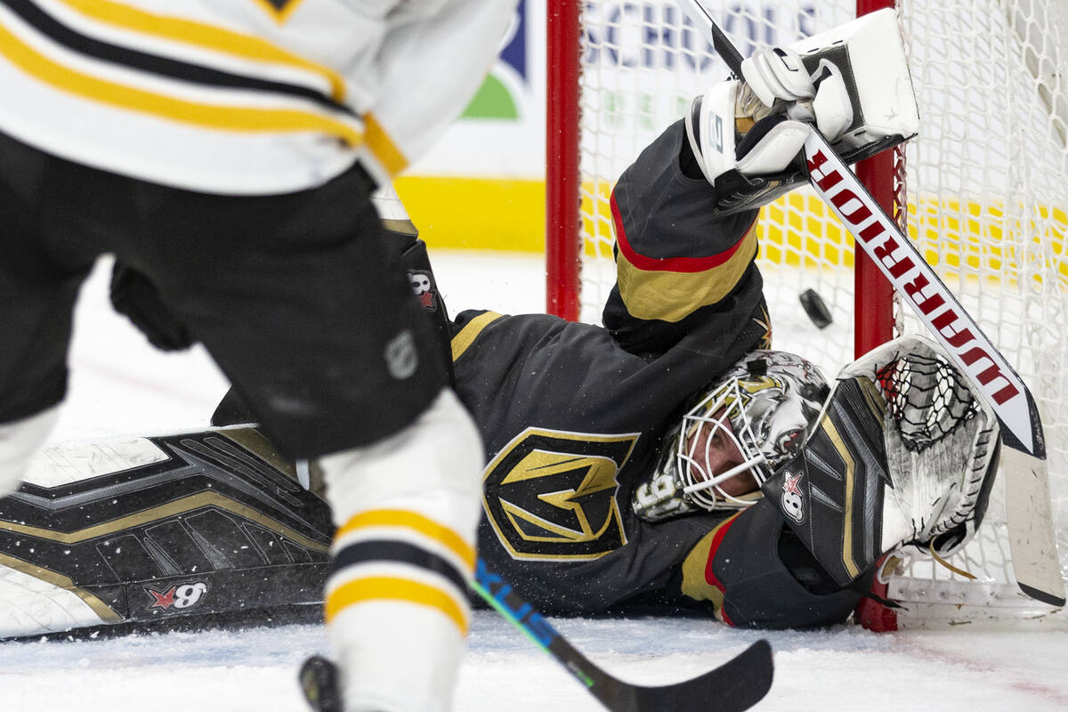 Robin Lehner dari Golden Knights meninggalkan latihan karena cedera