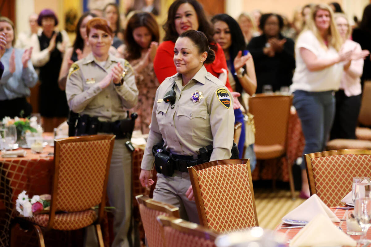 Petugas polisi Las Vegas diberikan penghargaan karena menyumbangkan ginjal kepada rekan kerja