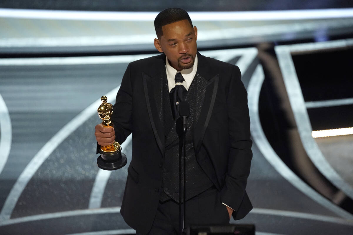 Will Smith menolak untuk meninggalkan Oscar setelah menampar Chris Rock