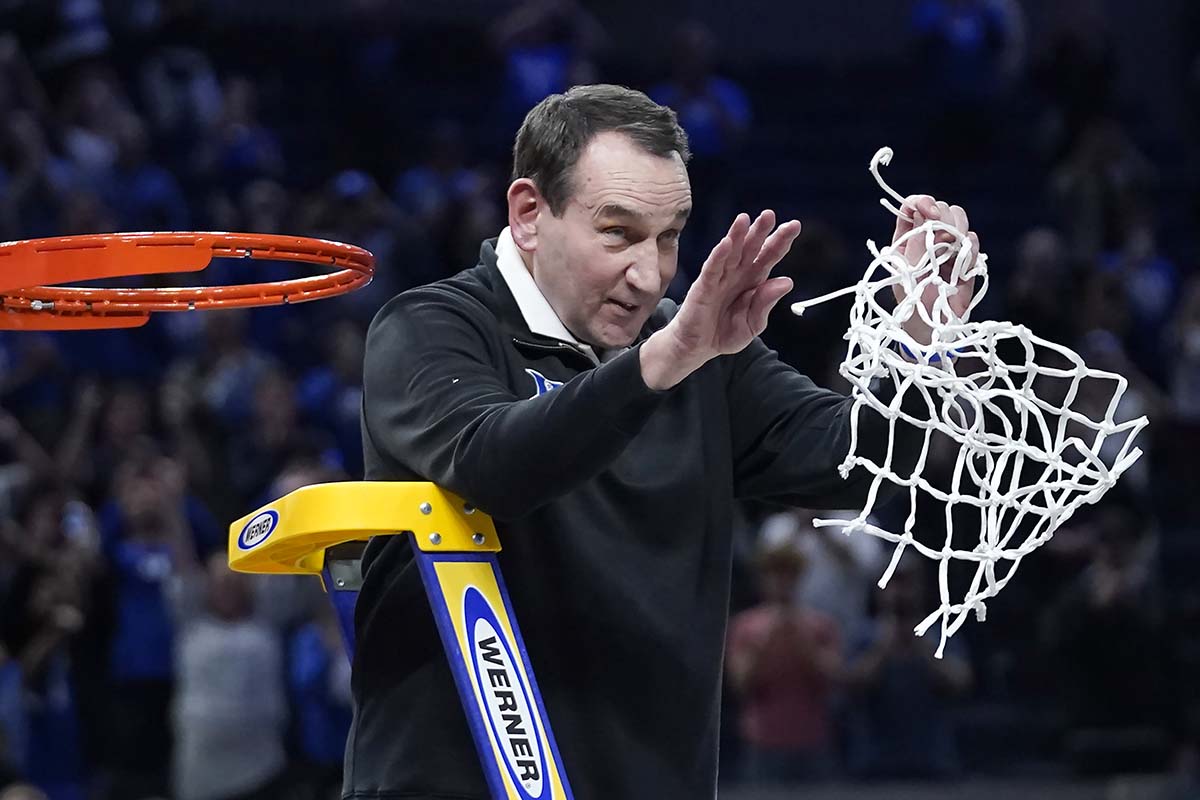 Duke kemudian memenangkan gelar NCAA di musim terakhir Pelatih K