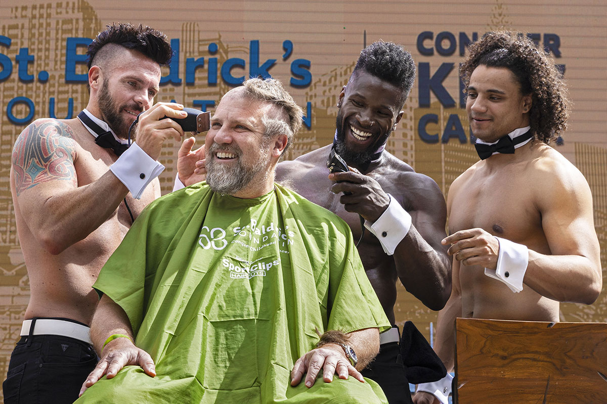 St.  Penggalangan dana cukur kepala Baldrick diadakan di Las Vegas Strip