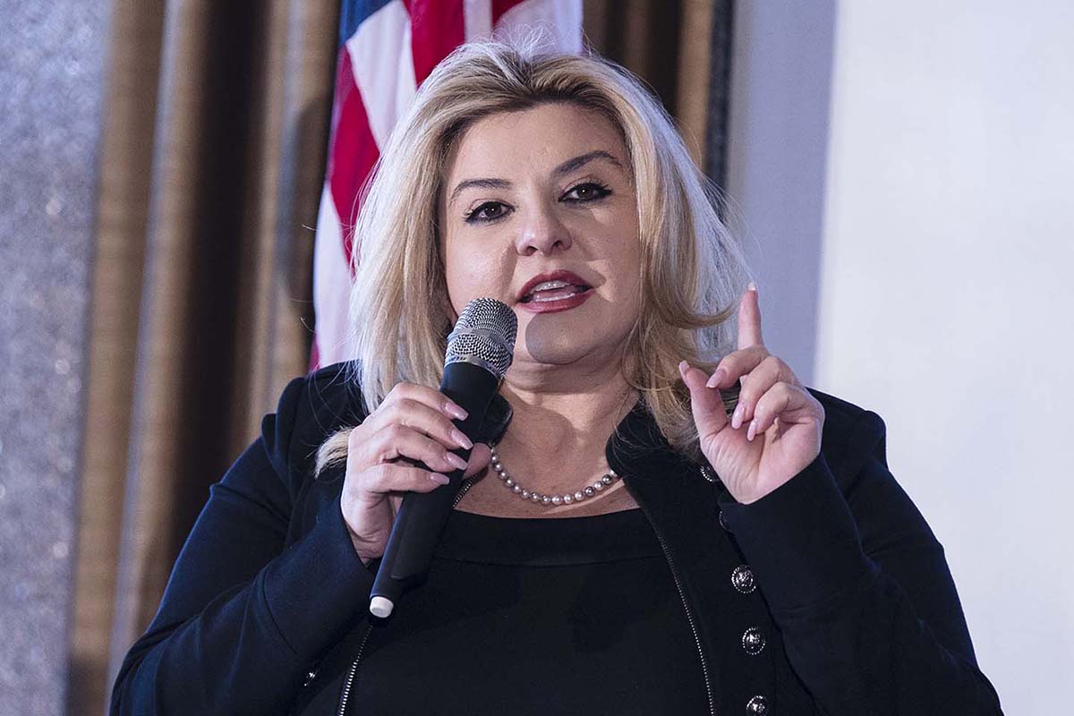 Michele Fiore menukar balapan, file untuk bendahara negara