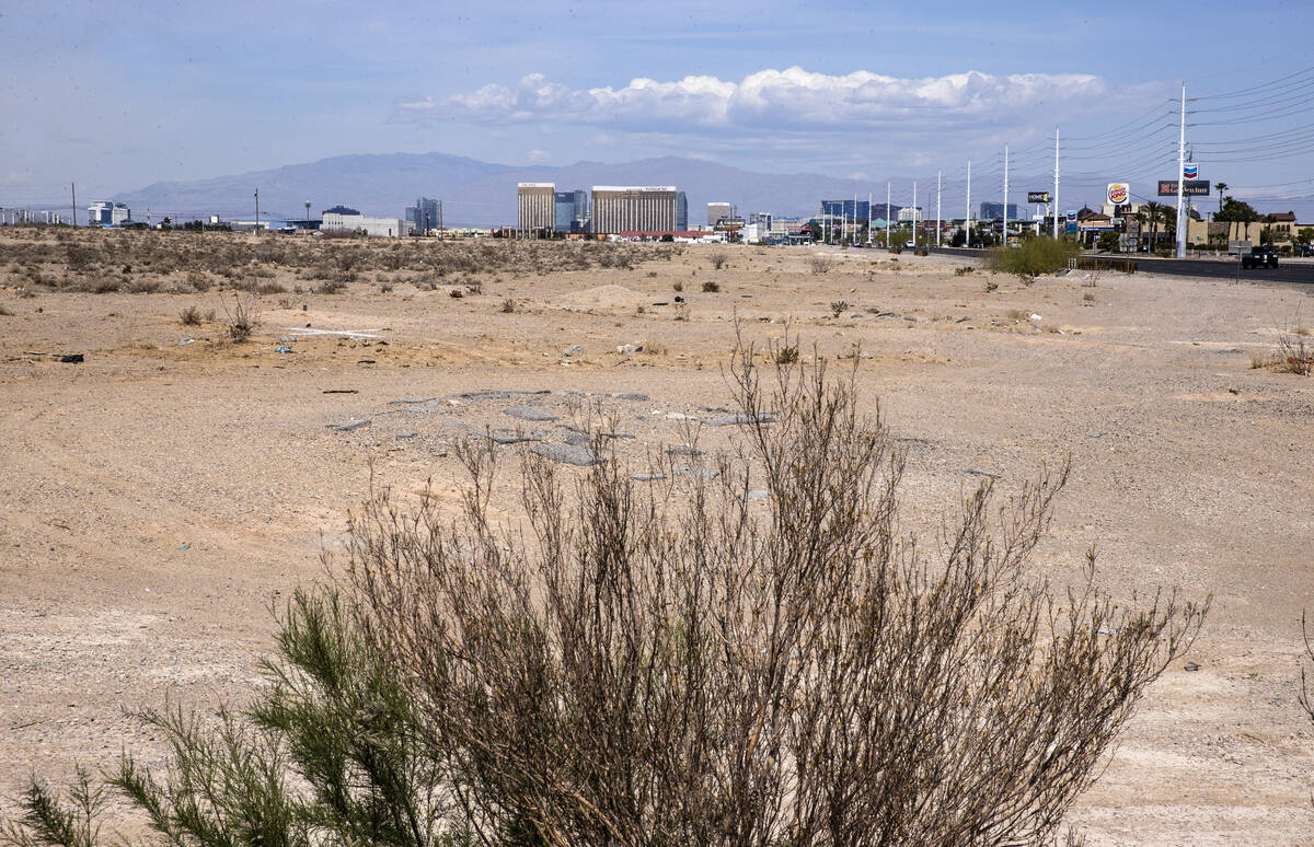 A vacant land south of the Strip is seen at Northwest corner of Las Vegas Boulevard and Windmil ...