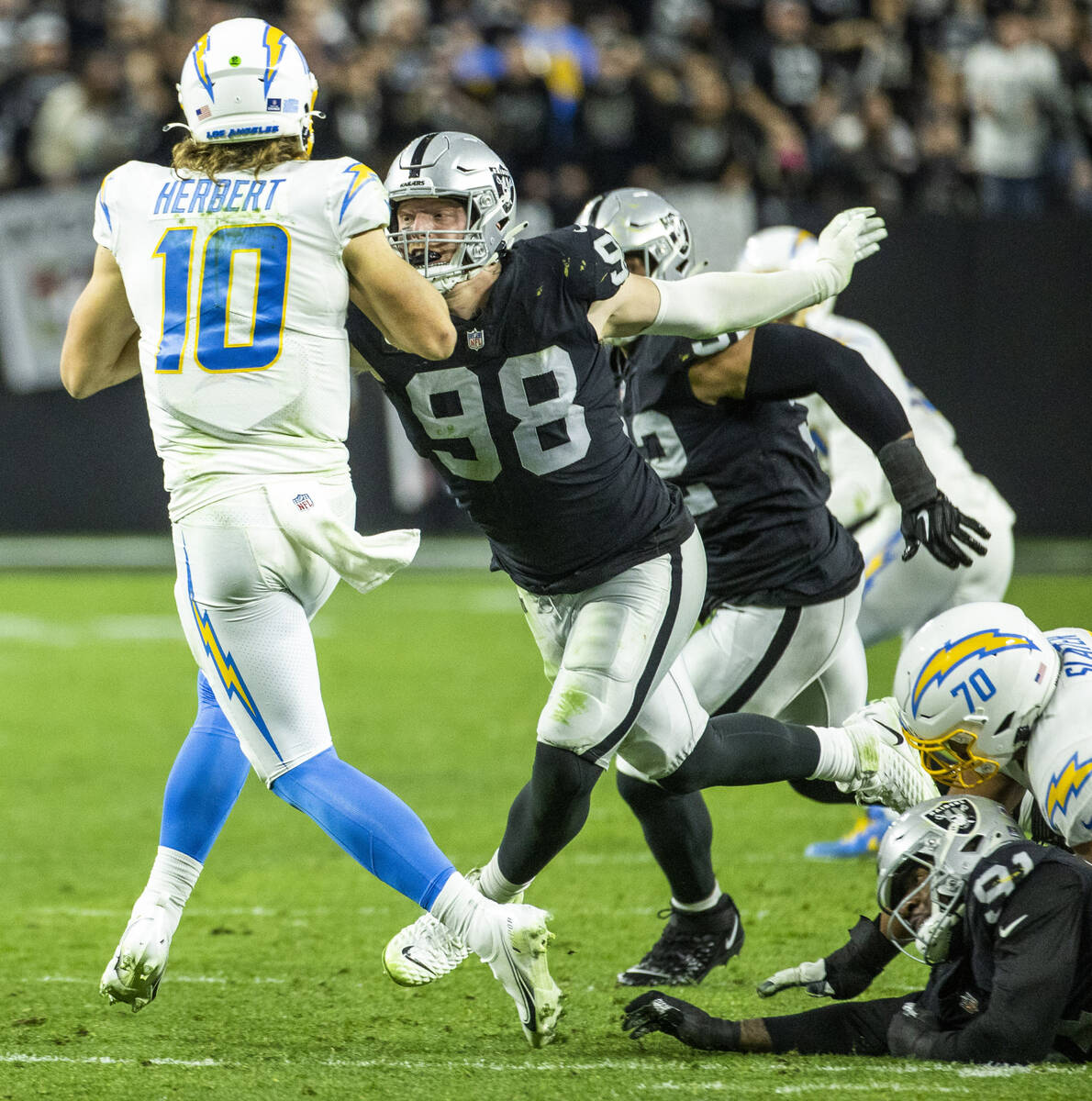 Maxx Crosby's role could be fluid as Raiders tinker with defense, Raiders  News