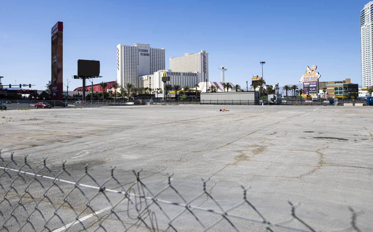 Land that was acquired by the Siegel Group is seen adjacent to the Peppermill along Las Vegas B ...