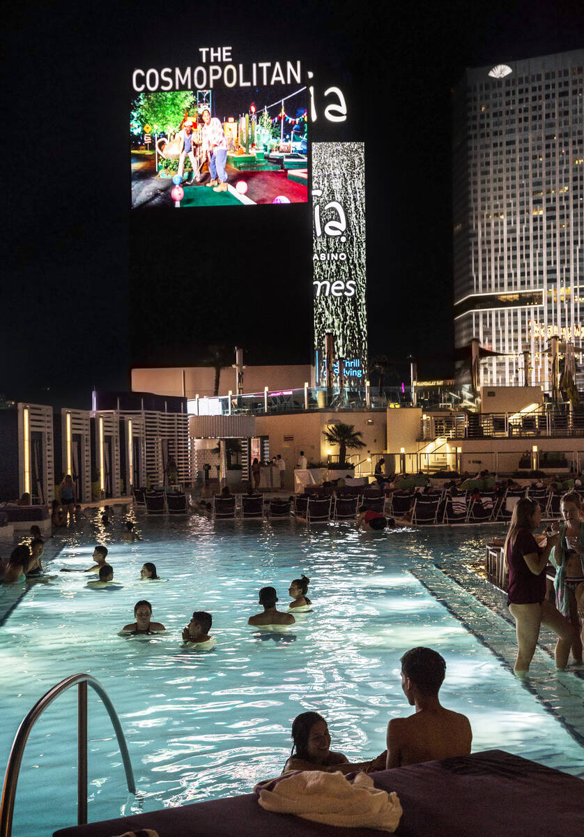 MGM Grand Las Vegas - LAZY RIVER POOL 2021 Walkthrough 