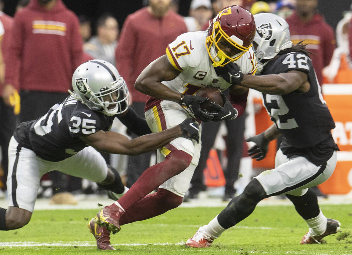 Draf tiruan NFL mencakup perdagangan WR besar, 3 quarterback