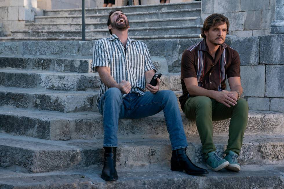 Nicolas Cage sebagai Nick Cage dan Pedro Pascal sebagai Javi "Bobot bakat besar yang tak tertahankan.  ...