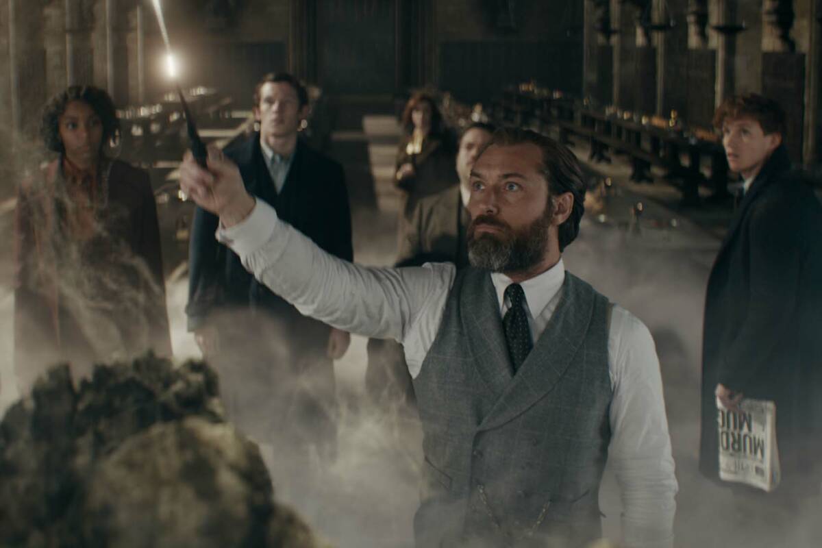 JUDE LAW as Albus Dumbledore in Warner Bros. Pictures' fantasy adventure "FANTASTIC BEASTS: THE ...