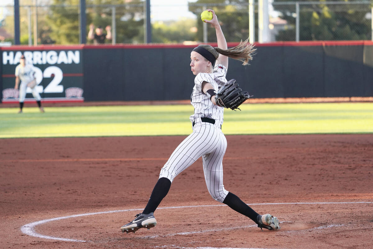 Softball UNLV bersiap untuk lari peregangan