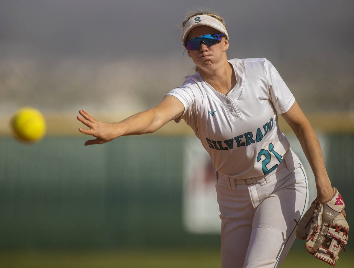 Silverado’s Macy Magdaleno (21) pitches during a girls high school softball game against ...