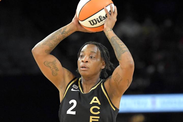 Las Vegas Aces guard Riquna Williams (2) looks to pass against the Phoenix Mercury during the f ...