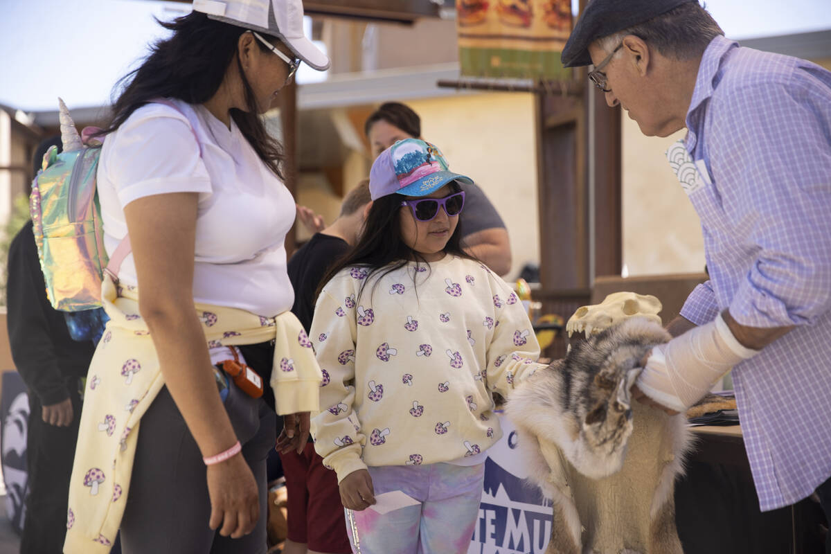 Ana Angeles, from left, with her daughter Jessica, 7, of Las Vegas, listen to Jim Parish, pres ...