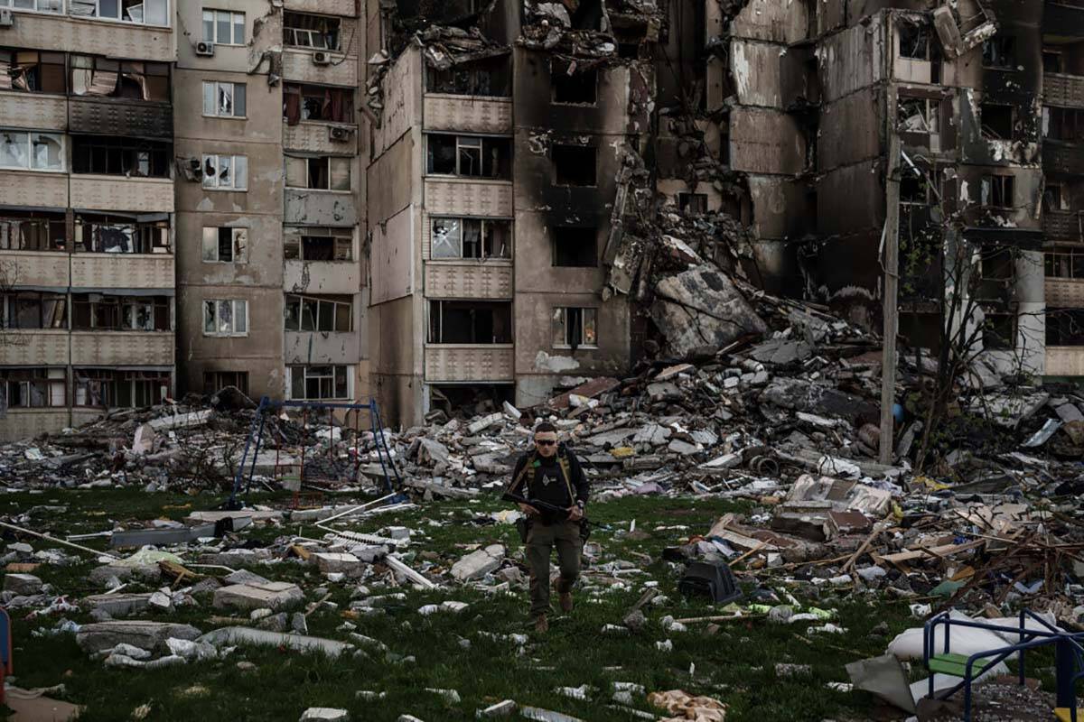 Rusia menekan Ukraina timur karena Barat menjanjikan senjata baru ke Kiev