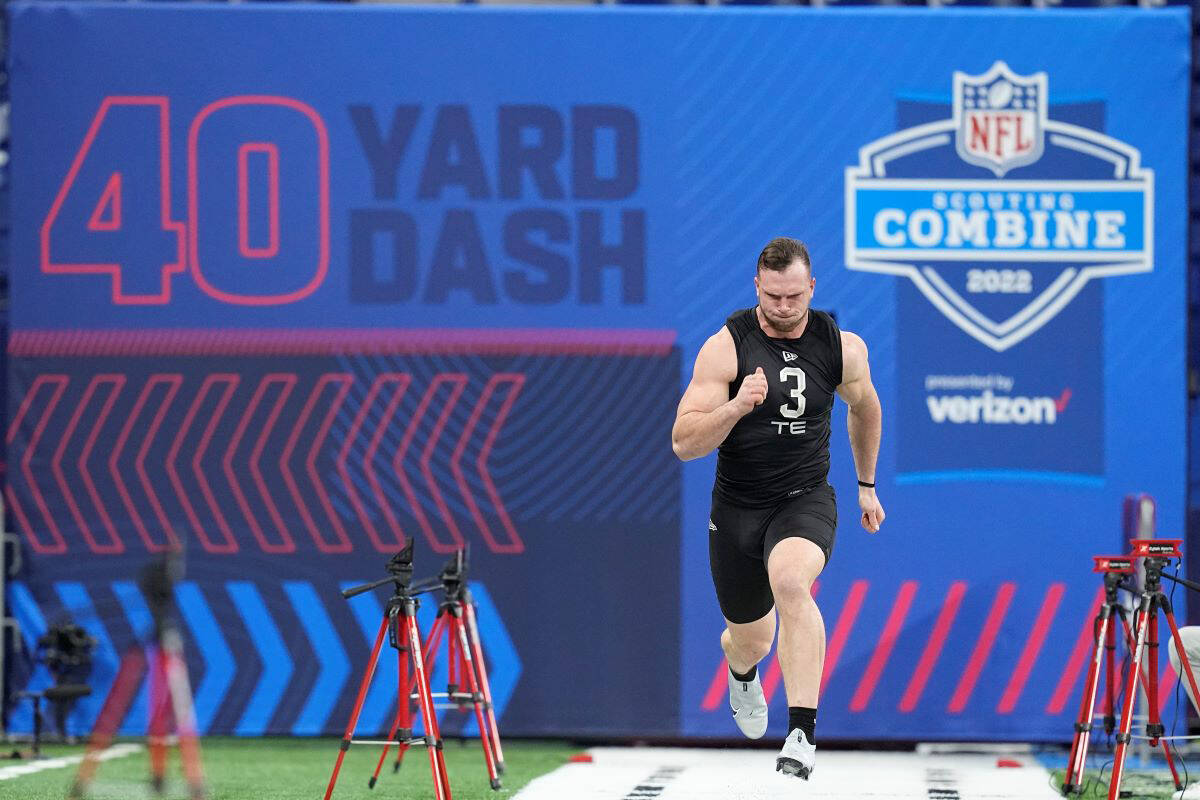 San Diego State tight end Daniel Bellinger runs the 40-yard dash during the NFL football scouti ...