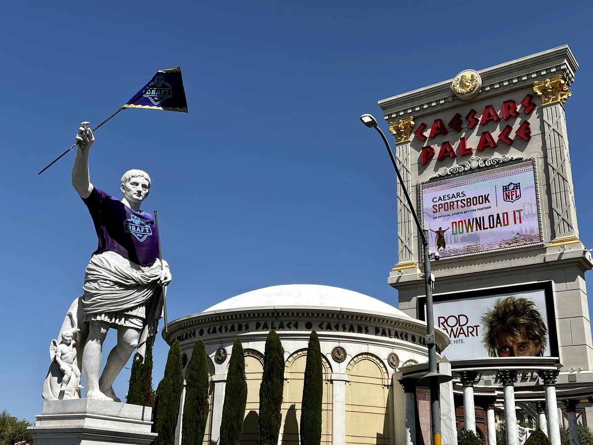 Caesar decked out in a draft shirt at the casino entrance. (L.E. Baskow/Las Vegas Review-Journal)
