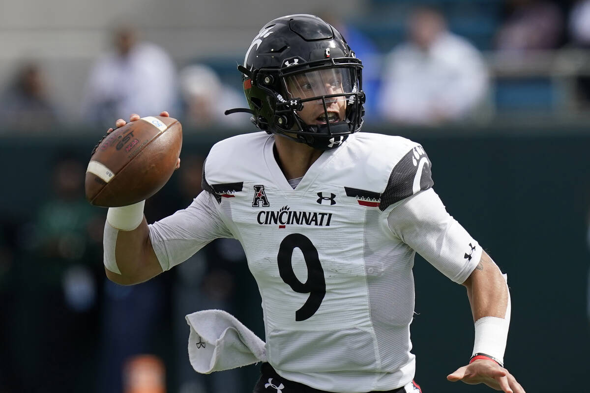 Cincinnati quarterback Desmond Ridder (9) drops back to pass during the first half of an NCAA c ...