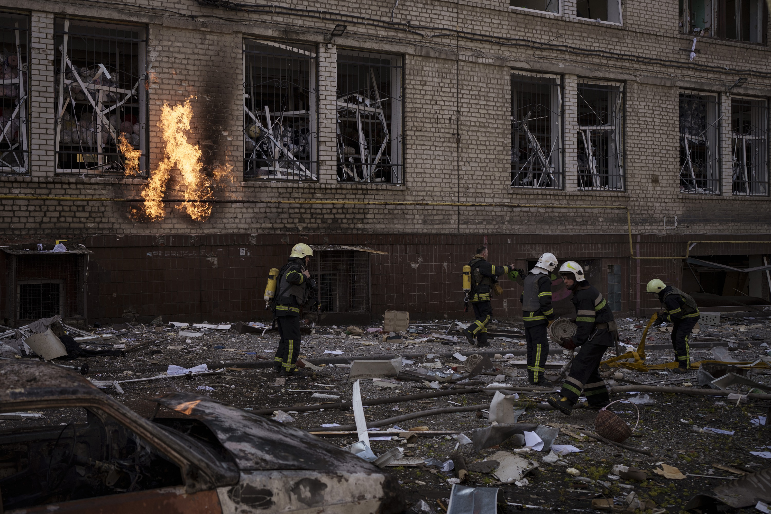 Rusia menyerang 8 kota Ukraina