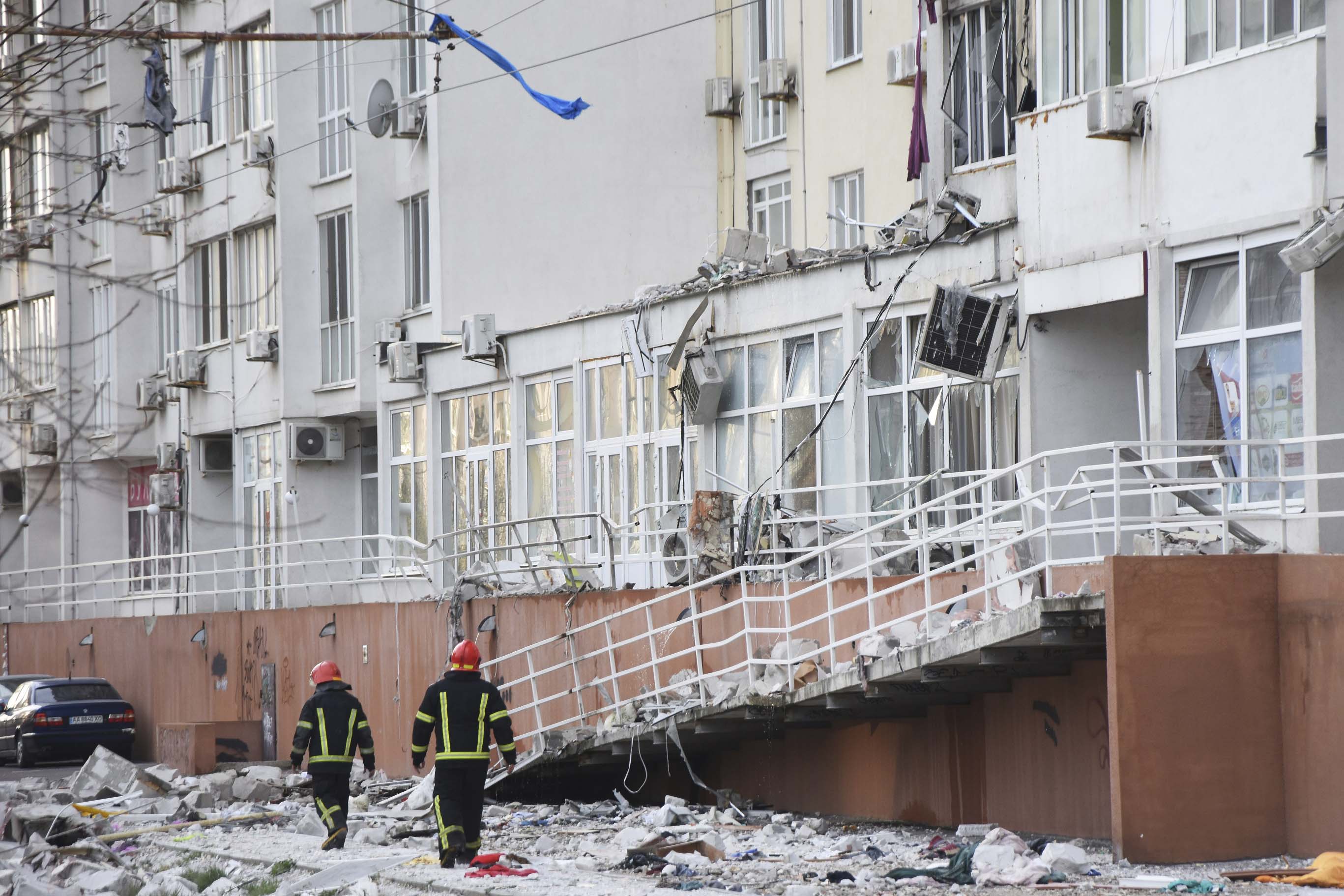 Ukraina: Rusia mencoba menyerbu pabrik Mariupol, menyerang Odesa Ukraina: Rusia mencoba menyerbu pabrik Mariupol, menyerang Odesa