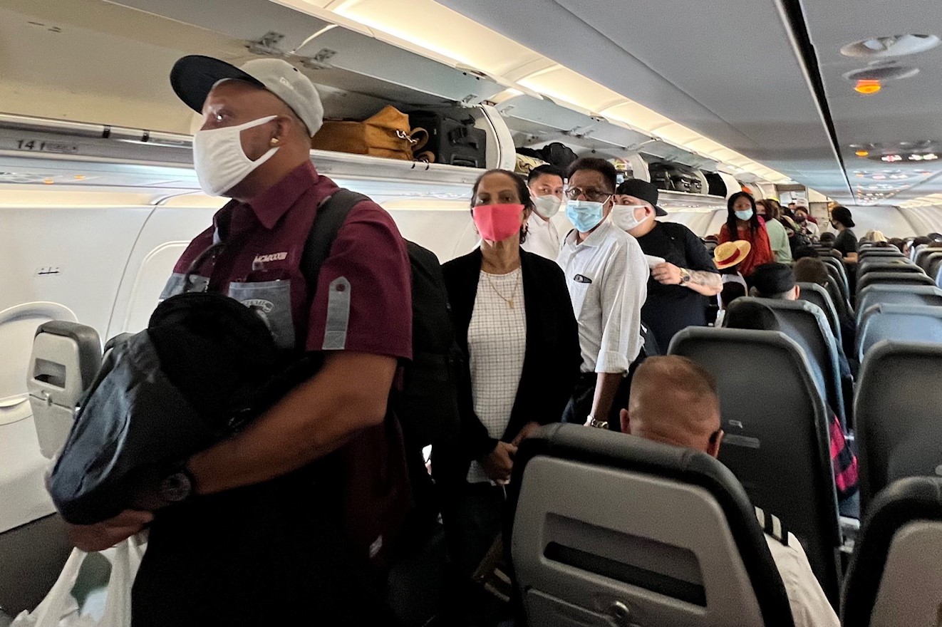 Bandara Las Vegas mengangkat mandat topeng untuk pelancong