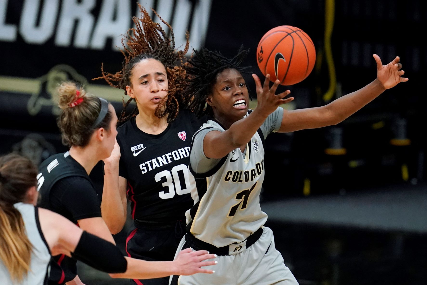 Las Vegas Aces menyusun Mya Hollingshed, Kierstan Bell di babak pertama