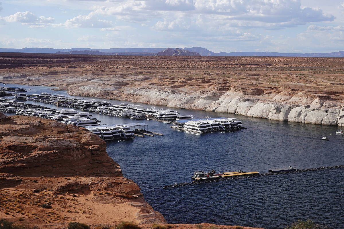 Untuk melindungi tenaga air, AS harus menahan air Danau Powell