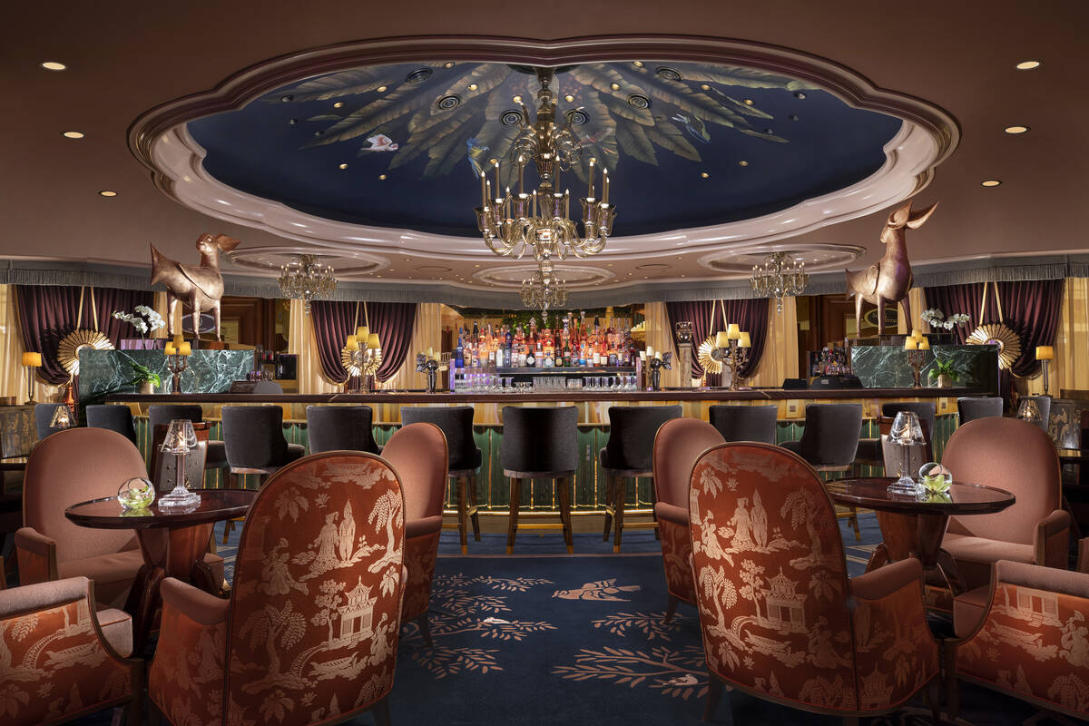 Overlook Lounge in Wynn Las Vegas conjures an opulent mood. (Credit Wynn Las Vegas)