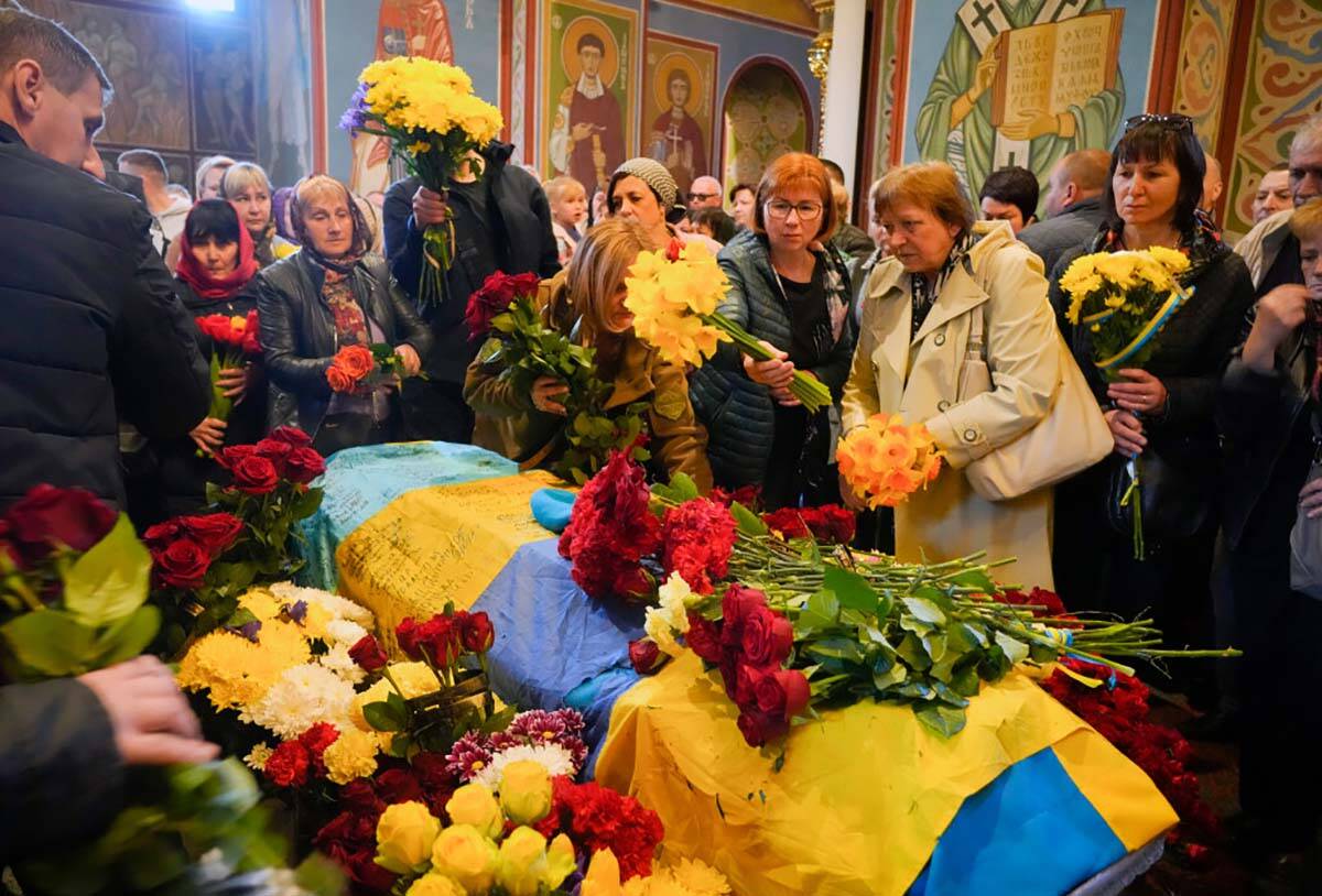 Rusia memasuki pabrik baja saat serangan rudal menyebar ke seluruh Ukraina